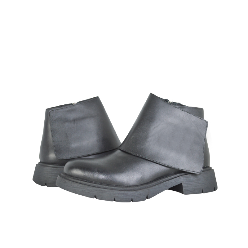 შუზი Molly Bessa