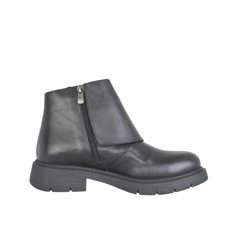 შუზი Molly Bessa