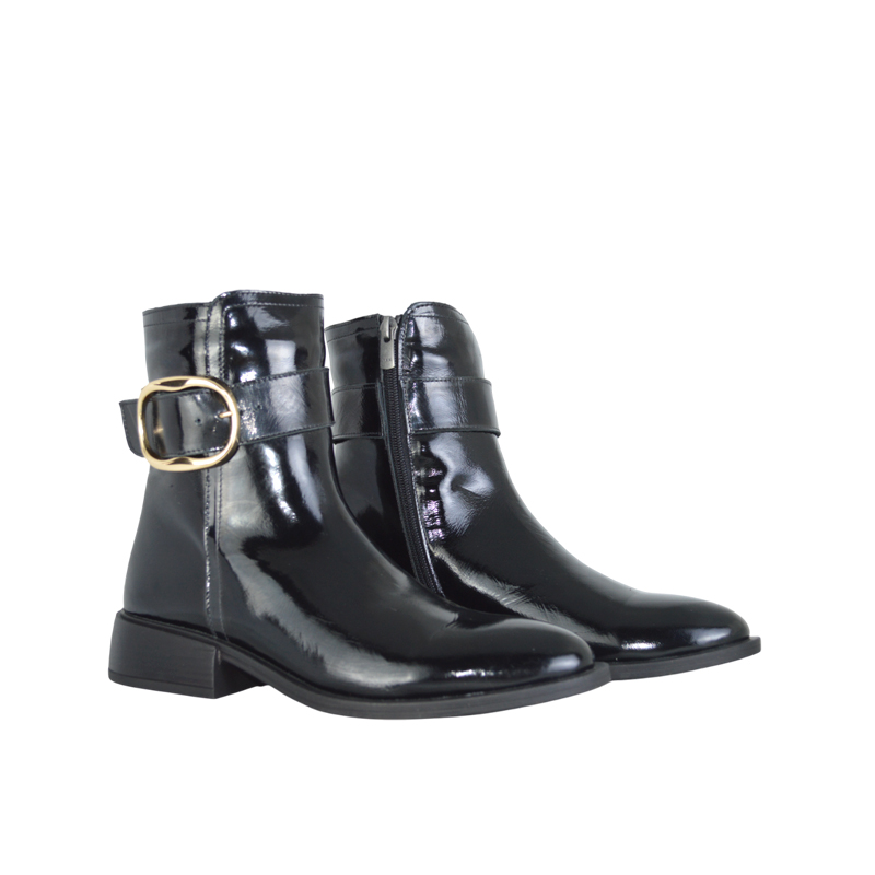 შუზი Molly Bessa